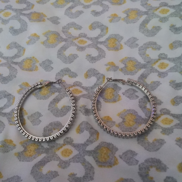 Brand new no tag . Sterling silver hoop style earring. - Picture 2 of 3